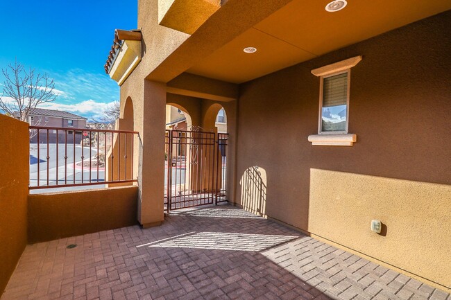 Building Photo - 3 Bed, 2.5 Bath South Summerlin Beauty