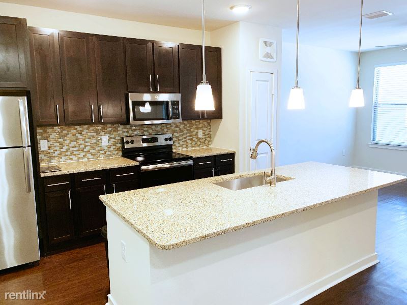 Primary Photo - 1 br, 1 bath Apartment - 1009 E 5th St