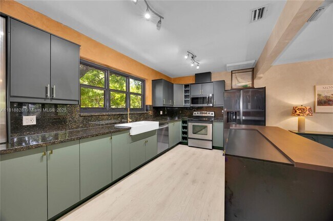 Foto del edificio - 7600 NE 7th Ave