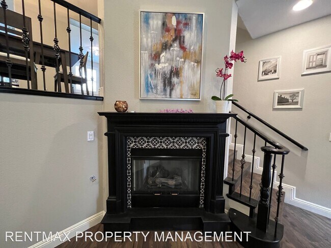 Building Photo - 2 br, 2.5 bath House - 3 CORTE VITA