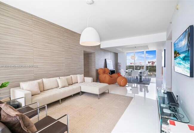 Foto del edificio - 15811 Collins Ave