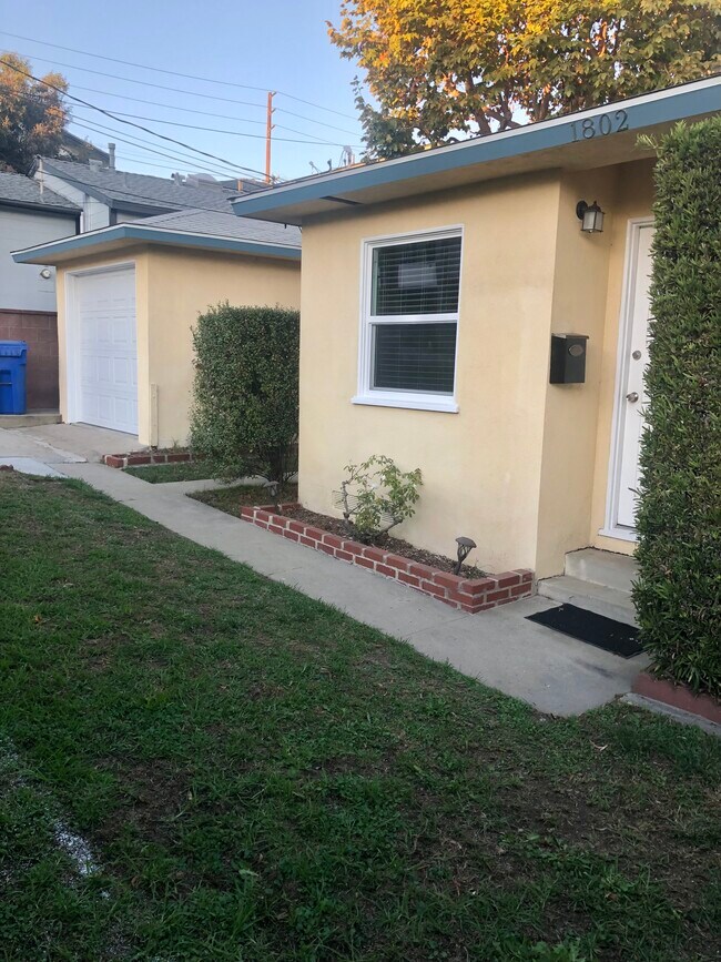 Building Photo - 1802 Green Ln