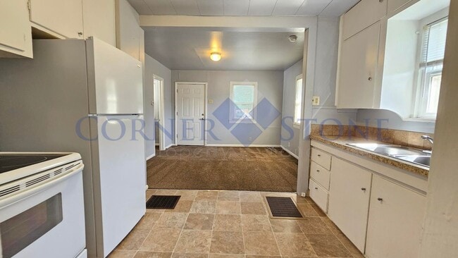 Building Photo - Great Home Near NNU!