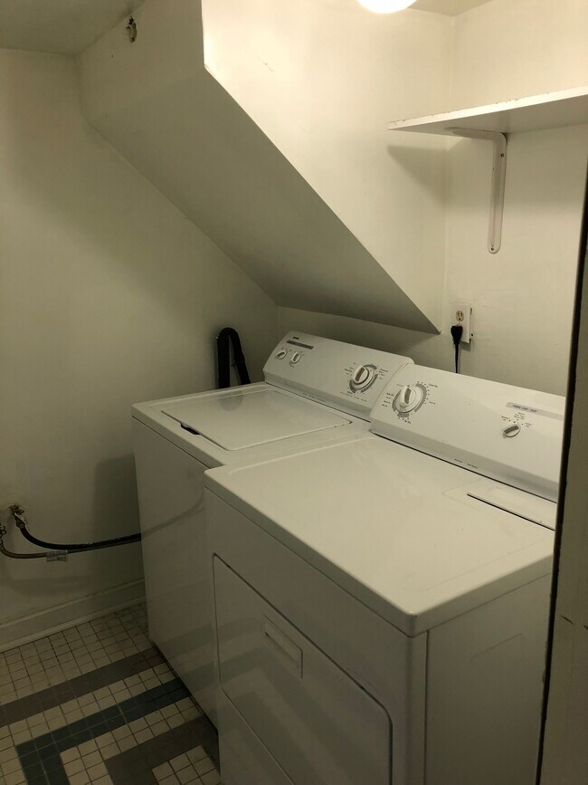 Foto del edificio - 3218 64th Ave SW