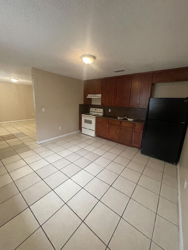 Building Photo - 4237 Moncrief Rd