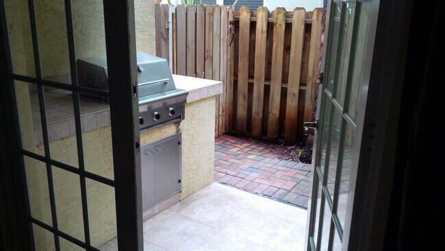 Foto del edificio - 857 SW 11th Ct