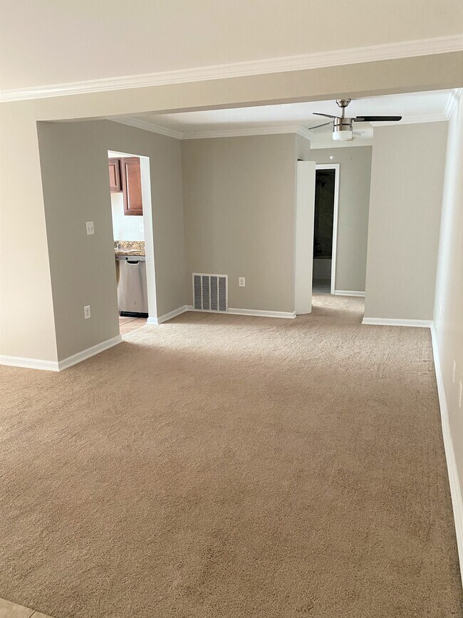 5606 Bloomfield Dr Unit 101, Alexandria, VA 22312 Condo for Rent in