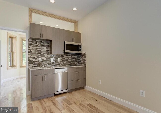 Foto del edificio - 1102 5th St NW