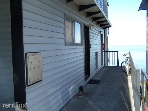 Building Photo - 3007 Alki Ave SW