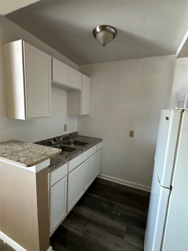 Foto del edificio - 516 Holiday Dr