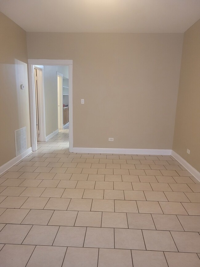 Building Photo - 5249 S Hermitage Ave