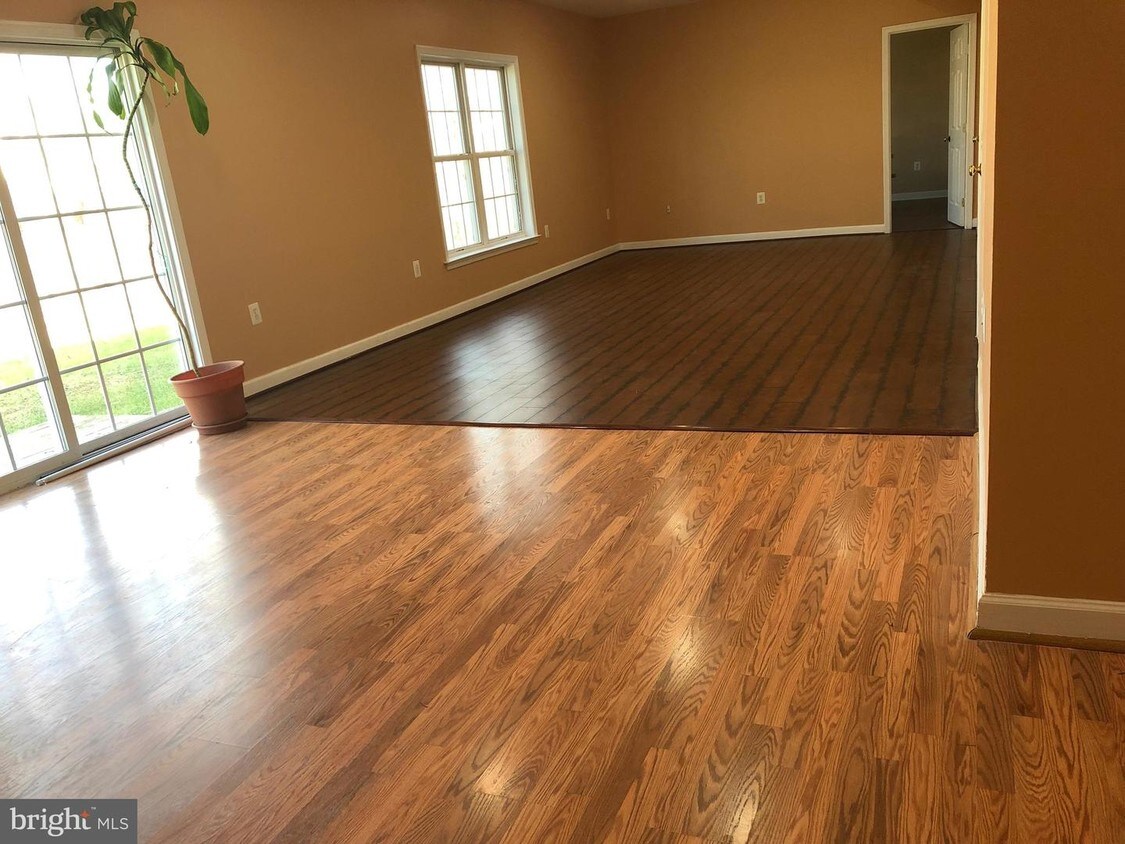 Foto principal - 9598 Mountwood Dr