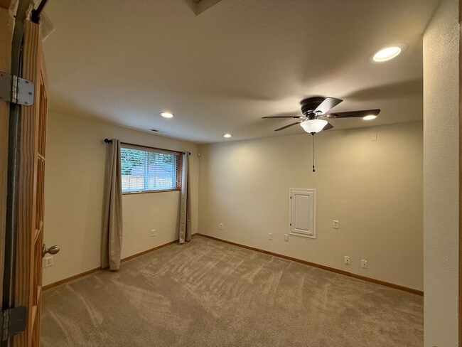 Foto del edificio - Charming 4 bed, 2 bath Lynnwood Home, $3100/mo.