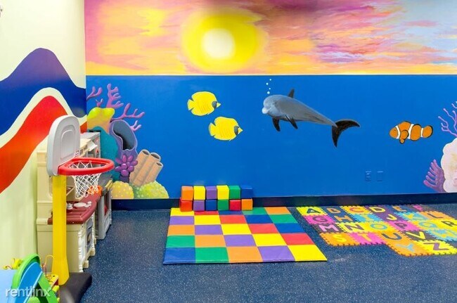 Building Photo - 6 Main St