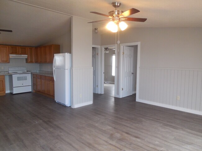 Foto del edificio - 405 Stagecoach Hill Dr