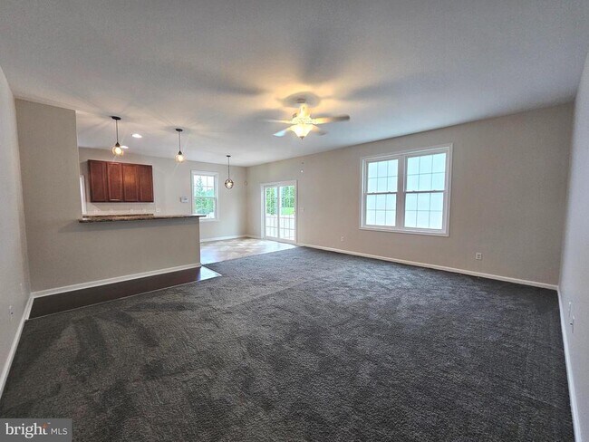 Foto del edificio - 270 Waterway Dr