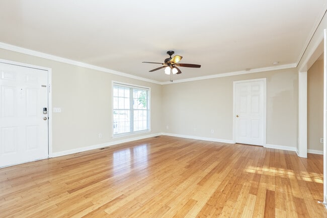Foto del edificio - 2812 Sutherland Dr