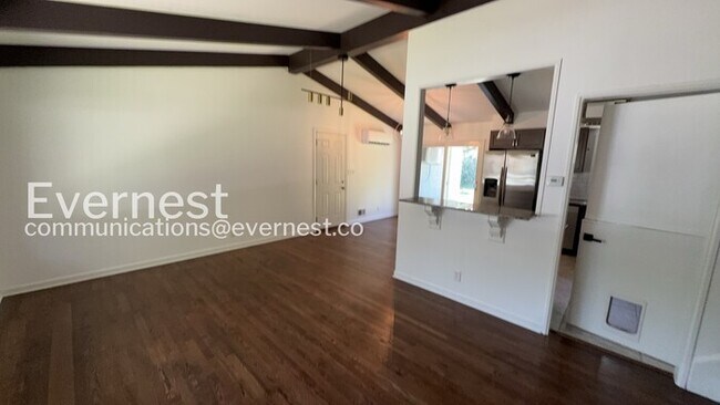 Foto del edificio - 3 Bed/2 Bath Home with Fenced Yard & Garage / Pet-Friendly / Available Now!