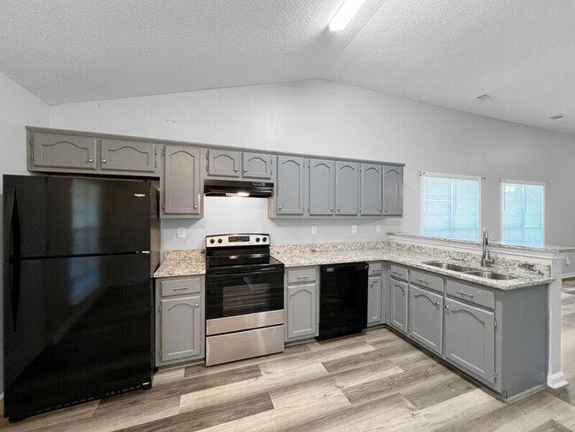 Building Photo - 5641 Kaitlyn Dr W