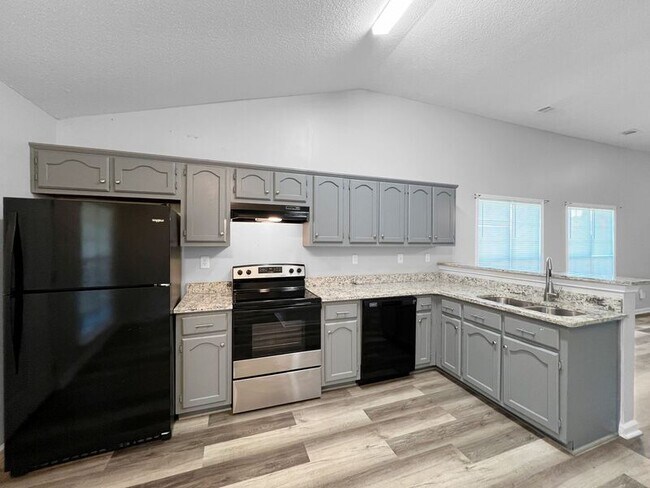 Foto del edificio - 5641 Kaitlyn Dr W