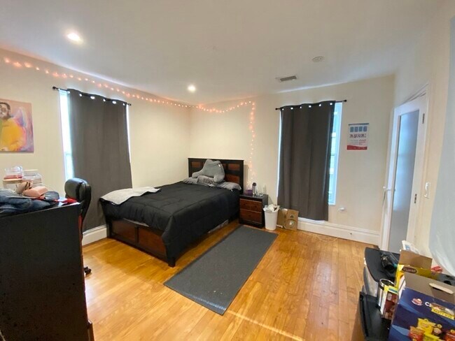 Building Photo - 89 Cedar St