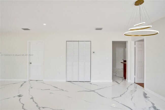 Foto del edificio - 6840 SW 26th Ct