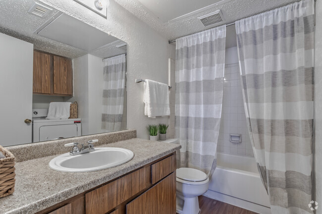 2BR, 1BA - 780 SF B1 - Bathroom - Brandon Walk