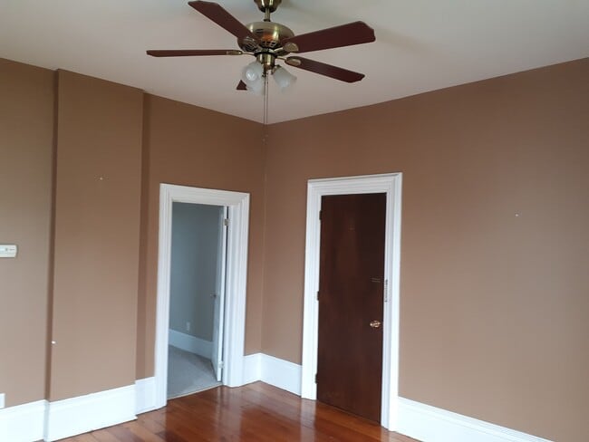 Building Photo - 184 Christina St S