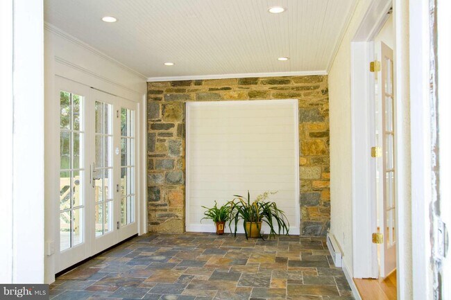 Building Photo - 3717 Fordham Rd NW