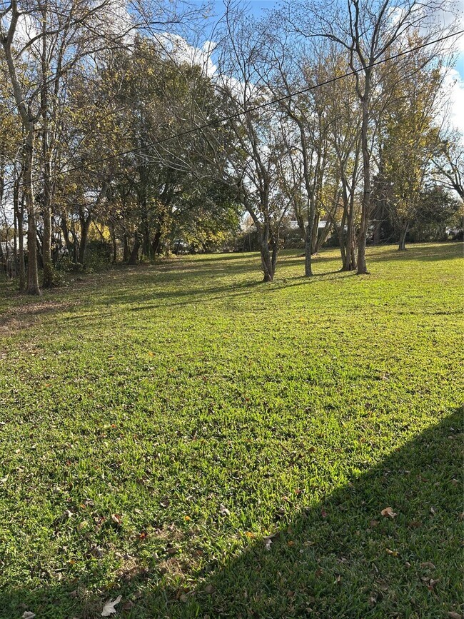 Building Photo - 16011 Mary Ann Ln