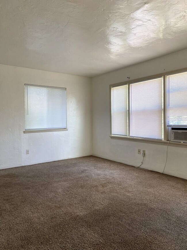 Building Photo - 818w.21s