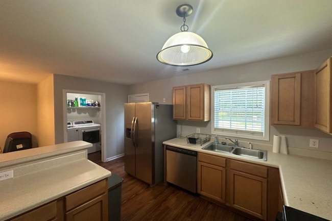 Building Photo - 109 Apache Trail