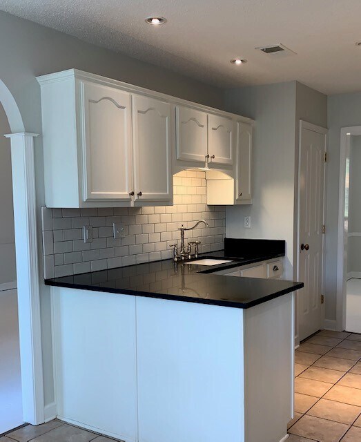 Quartz Counters. Subway Tile Backsplash, Stainless Steel Appliances, GAS cooking - 6945 Meadowlands Pl