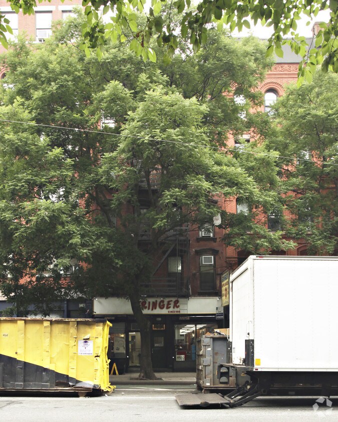 Foto del edificio - 27 First Ave