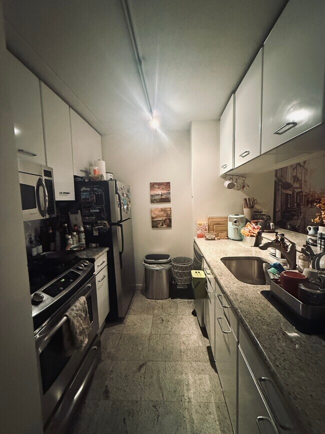 Foto del edificio - 4 Martine Ave