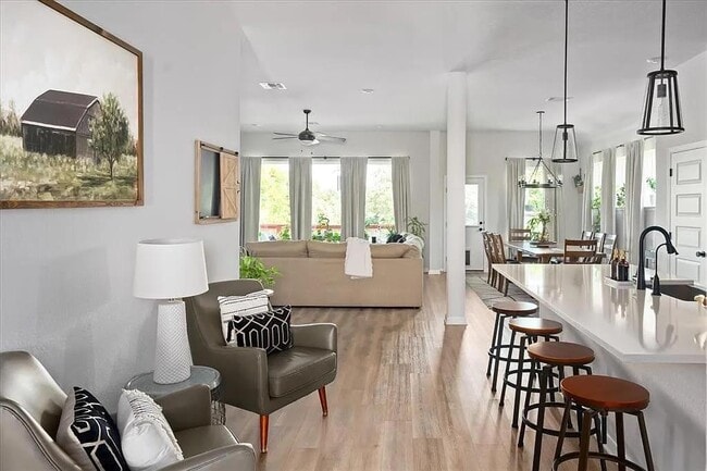 Foto del edificio - 108 Charles Zanco Dr