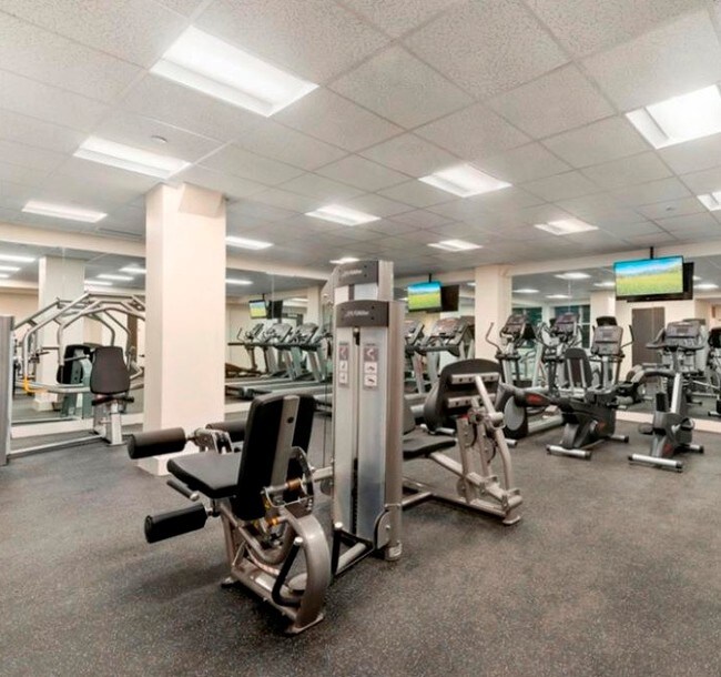 Foto del edificio - 321 W 37th St