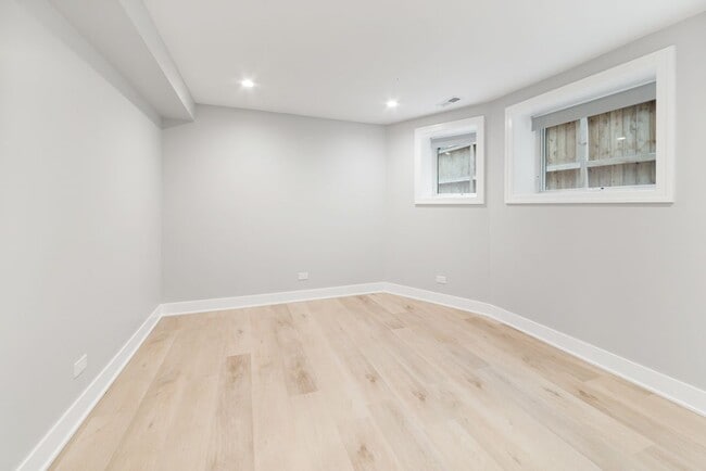 Foto del edificio - 935 W Winona St