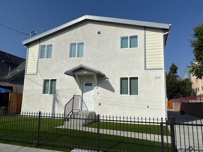 Building Photo - 323 W 52nd St