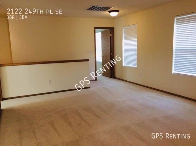 Building Photo - Rare find in Sammamish!