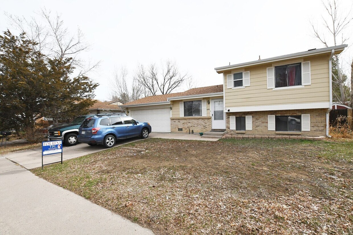 Fenced Backyard! - Fenced Backyard!