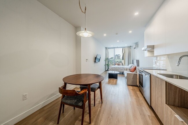 Building Photo - 1230 R. Bishop