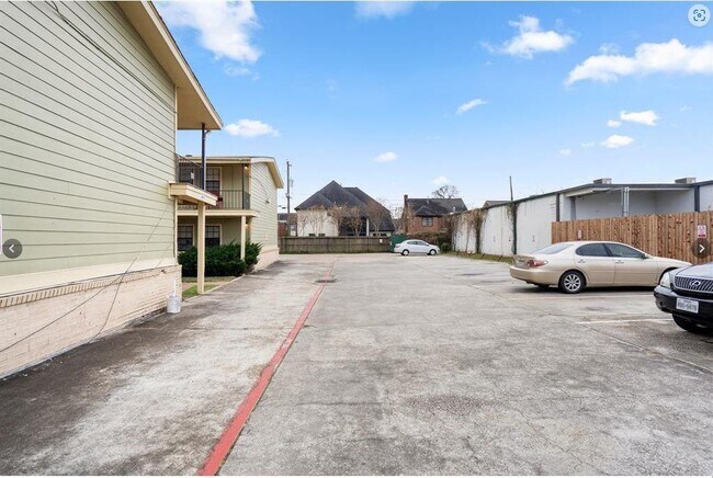 Building Photo - 4800 Delano St