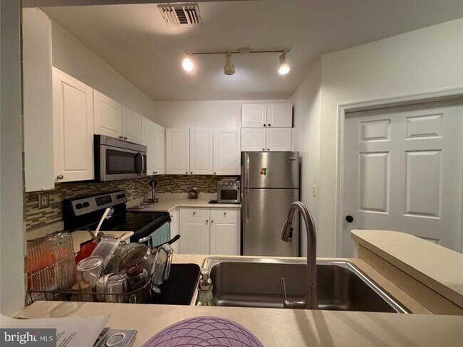 Foto del edificio - 4561 Strutfield Ln