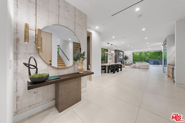 Foto del edificio - 842 N Orange Grove Ave