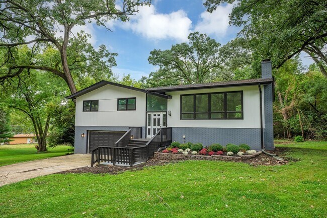 Foto del edificio - 1001 Oak Ln