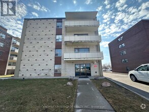 Building Photo - 1181-1181 Ellesmere Rd