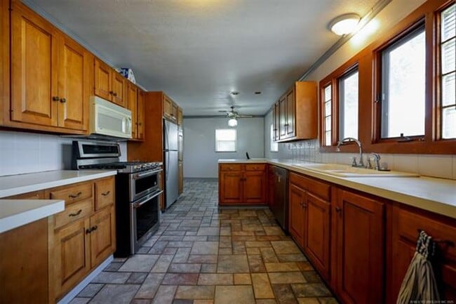 Foto del edificio - Charming 1920s Midtown bungalow with lots of space and character