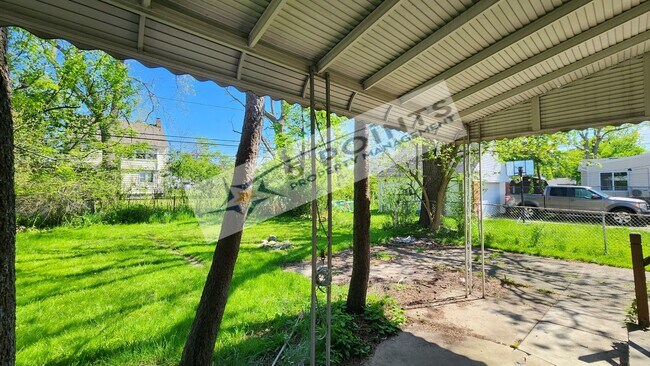 Foto del edificio - 20609 Hillgrove Ave