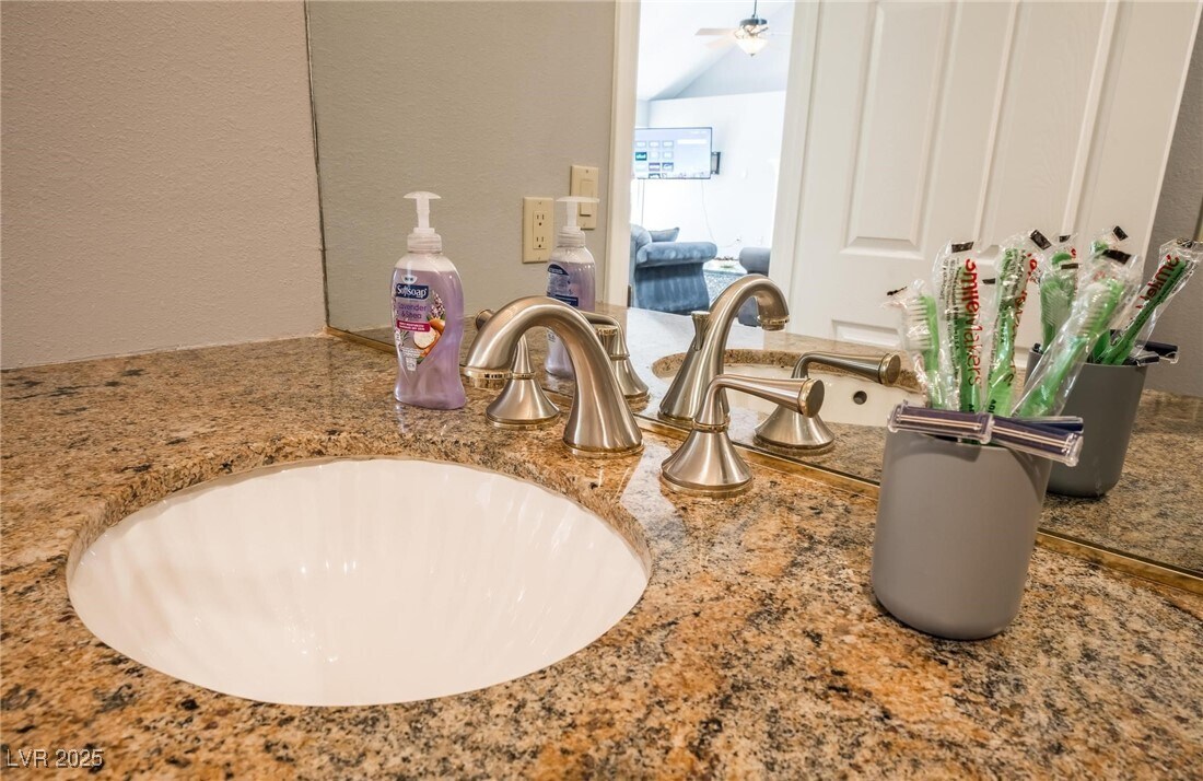 Foto principal - 3003 La Mesa Dr